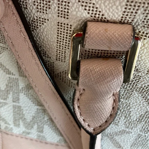 MICHAEL Kors Handbag with detachable shoulder strap - great condition! - Picture 4 of 5